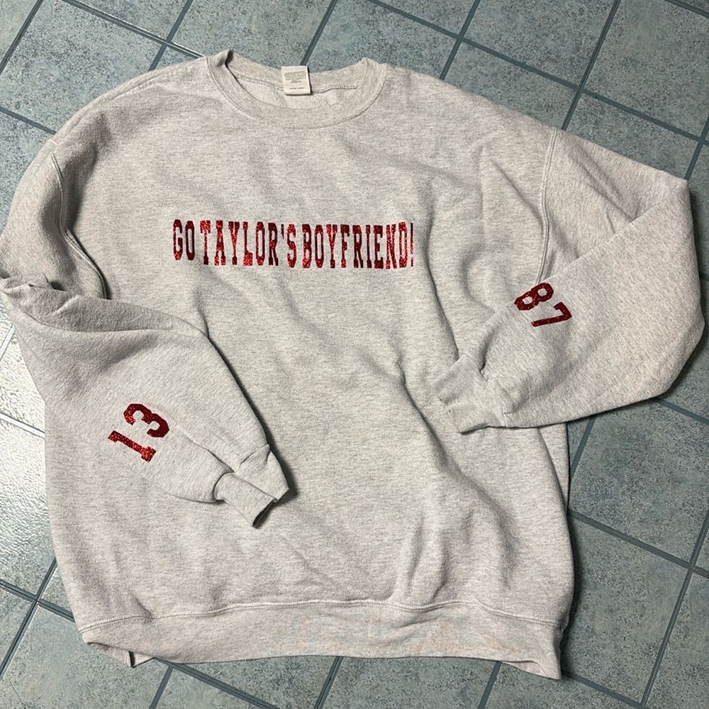 Taylor Swift Travis Kelce sweatshirt